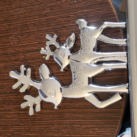 Toiyason Christmas Reindeer Stocking Holder for the Mantel in Silver - Picture 2 of 7